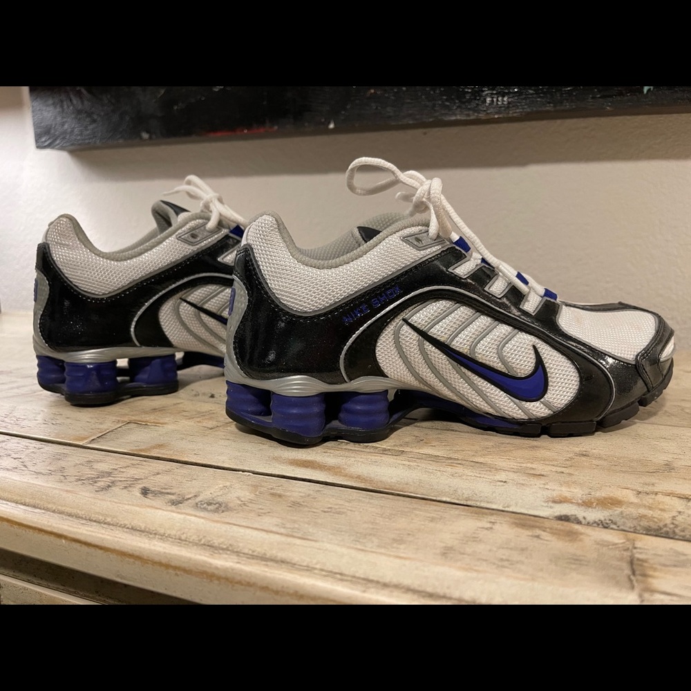 Almost Brand New Women’s Nike Sh…